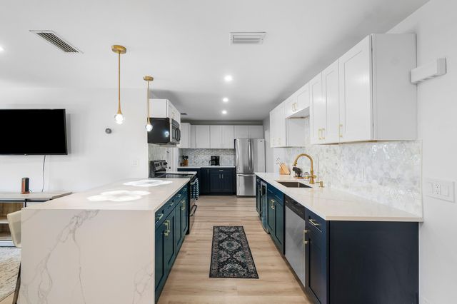 411 SW 1st Avenue, Boynton Beach, FL 33435