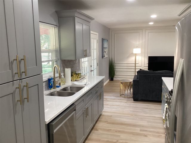 245 E Malone Avenue, Crowley, TX 76036