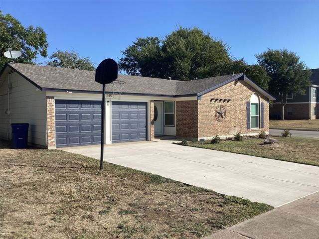 245 E Malone Avenue, Crowley, TX 76036