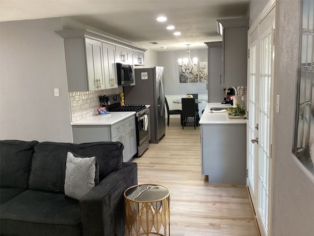 245 E Malone Avenue, Crowley, TX 76036