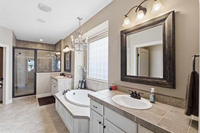 2661 N Bayside Ct, Wichita, KS 67205