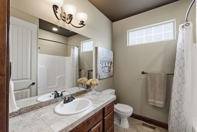 2661 N Bayside Ct, Wichita, KS 67205