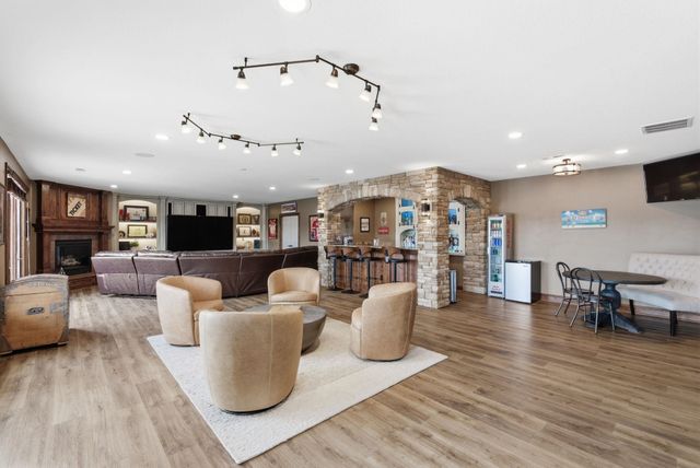 2661 N Bayside Ct, Wichita, KS 67205