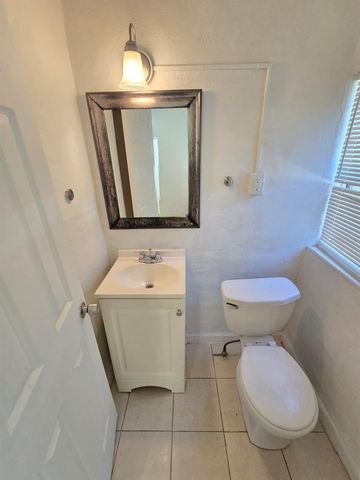 1734 39TH STREET S, St Petersburg, FL 33711