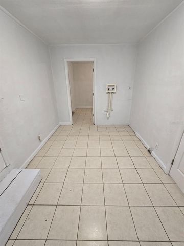 1734 39TH STREET S, St Petersburg, FL 33711