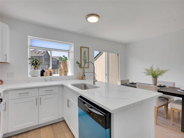 9658 W Chatfield Ave D, Littleton, CO 80128