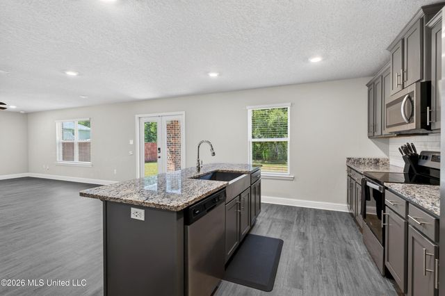 62 Saltmeadow Circle, Ocean Springs, MS 39564