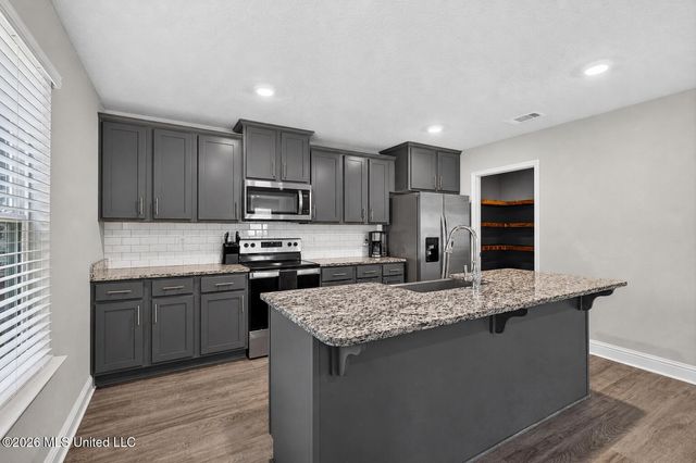 62 Saltmeadow Circle, Ocean Springs, MS 39564