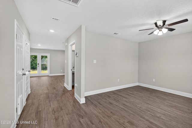 62 Saltmeadow Circle, Ocean Springs, MS 39564