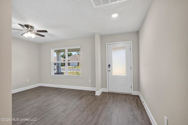 62 Saltmeadow Circle, Ocean Springs, MS 39564