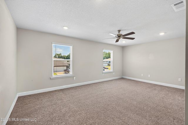 62 Saltmeadow Circle, Ocean Springs, MS 39564