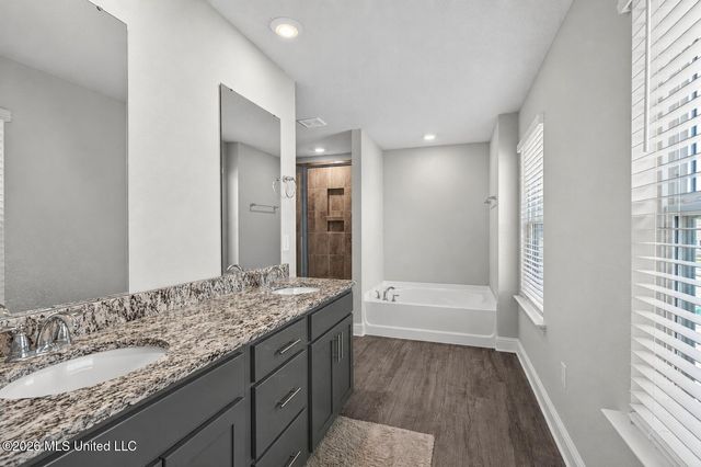 62 Saltmeadow Circle, Ocean Springs, MS 39564