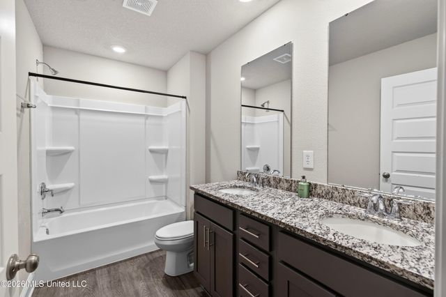 62 Saltmeadow Circle, Ocean Springs, MS 39564