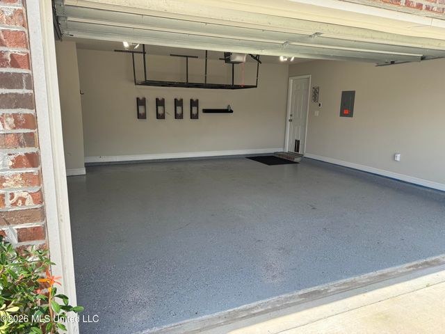 62 Saltmeadow Circle, Ocean Springs, MS 39564