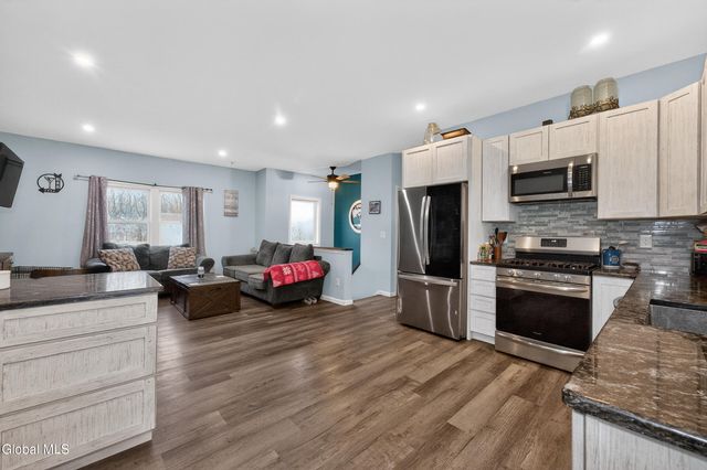 15 Castle Drive, Stillwater, NY 12170