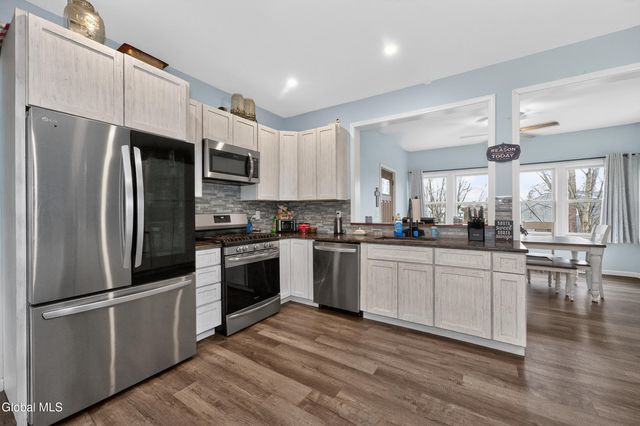 15 Castle Drive, Stillwater, NY 12170