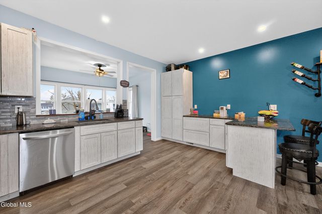 15 Castle Drive, Stillwater, NY 12170