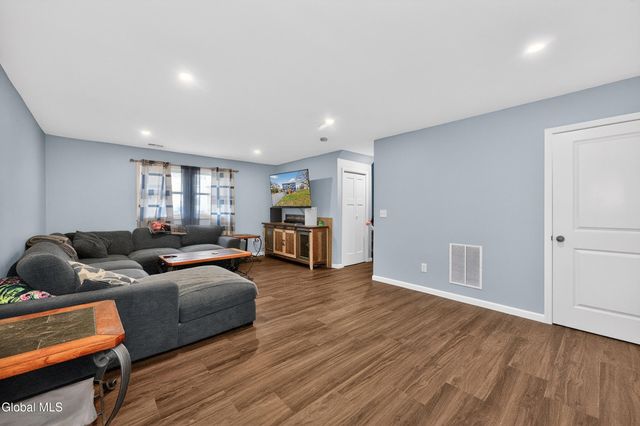 15 Castle Drive, Stillwater, NY 12170