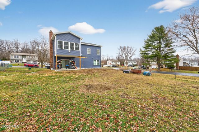 15 Castle Drive, Stillwater, NY 12170