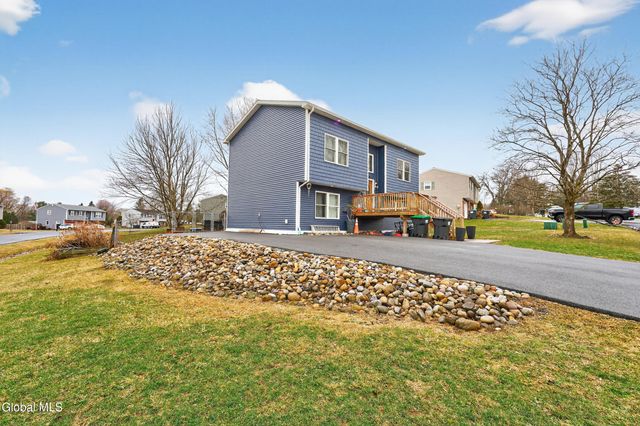 15 Castle Drive, Stillwater, NY 12170