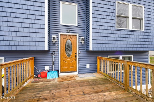 15 Castle Drive, Stillwater, NY 12170