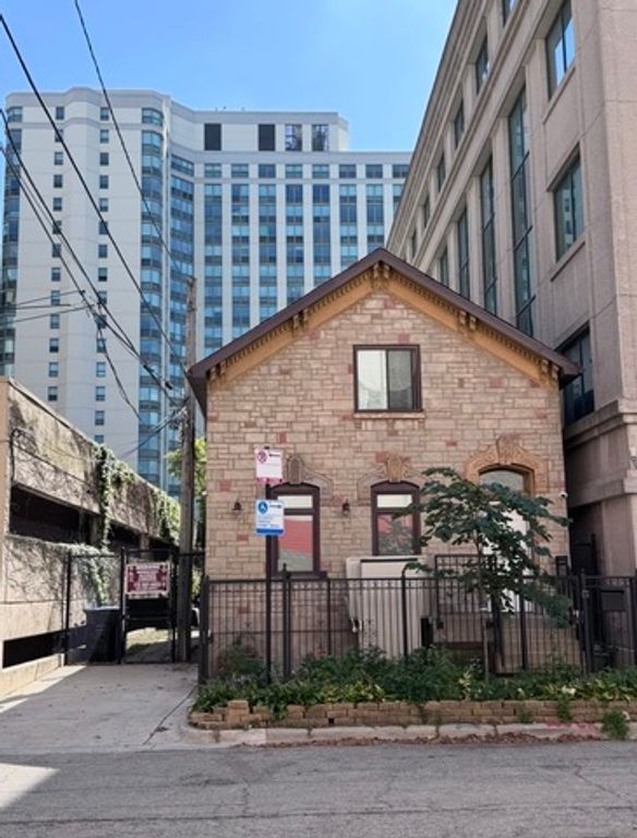 167 W Elm Streets, Chicago, IL 60610 — exterior