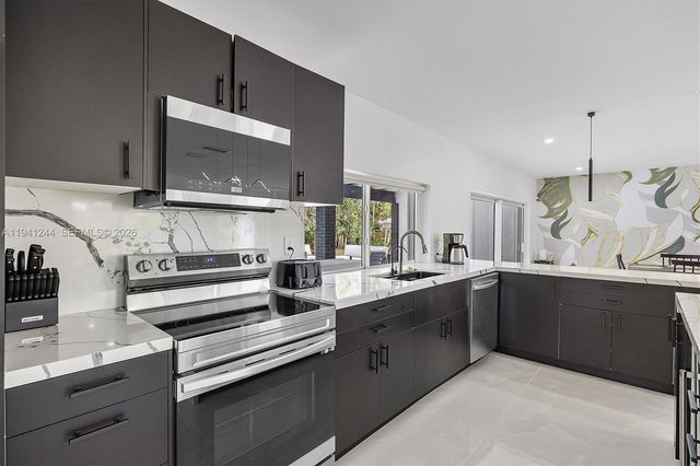 10361 SW 119th St, Miami, FL 33176