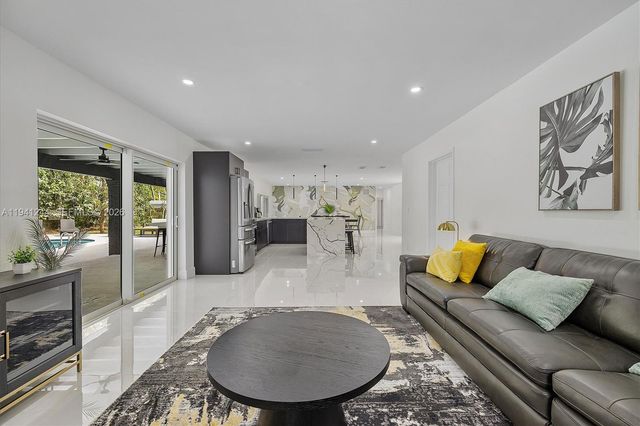 10361 SW 119th St, Miami, FL 33176