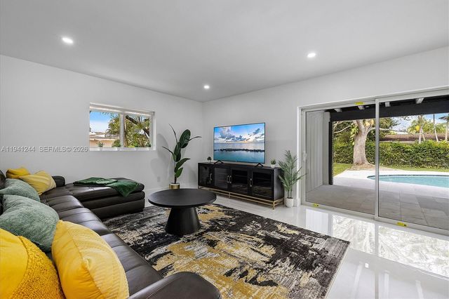 10361 SW 119th St, Miami, FL 33176