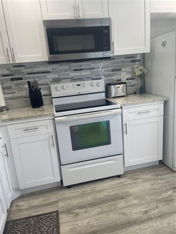 5724 LA PUERTA DEL SOL BOULEVARD 248, St Petersburg, FL 33715