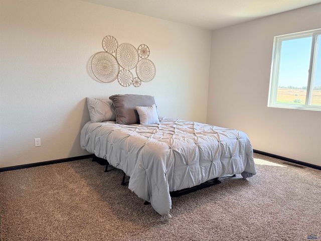 4258 LODI LN, Rapid City, SD 57703