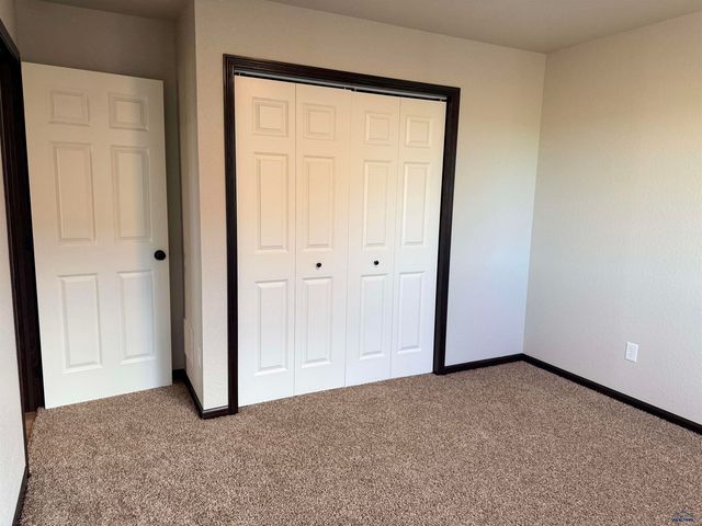 4258 LODI LN, Rapid City, SD 57703