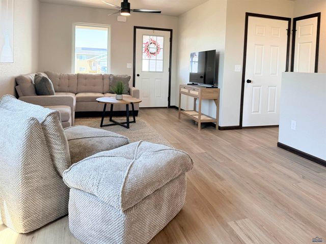 4258 LODI LN, Rapid City, SD 57703