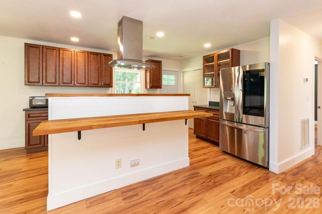 1009 Sharon Ridge Road, Fairview, NC 28730