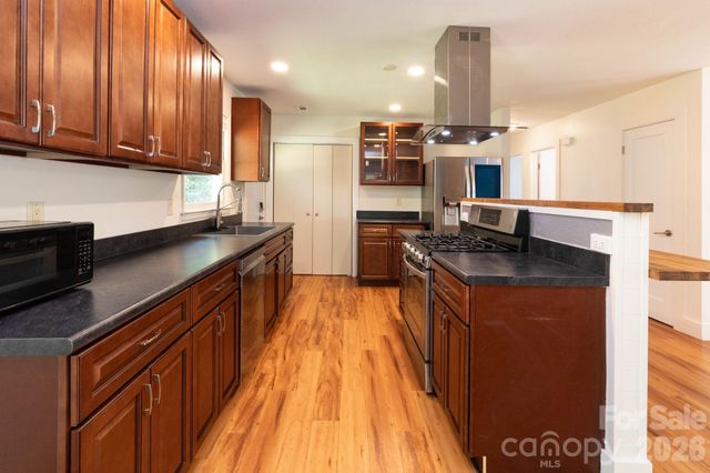 1009 Sharon Ridge Road, Fairview, NC 28730