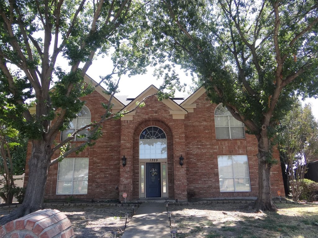 1329 Woodthorpe Drive, Mesquite, TX 75181