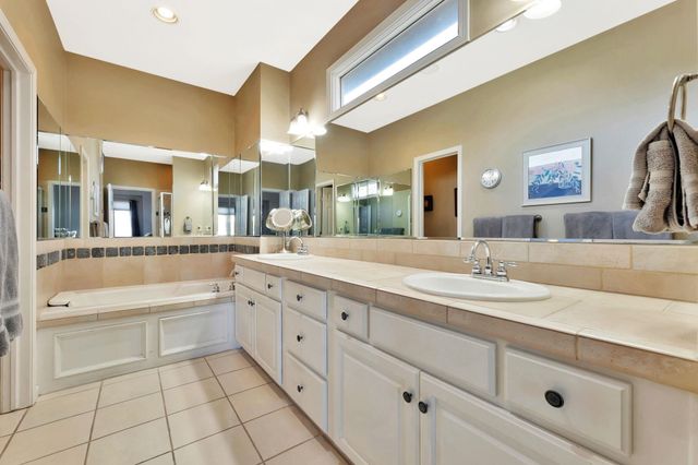 12610 E Bradford Cir, Wichita, KS 67206