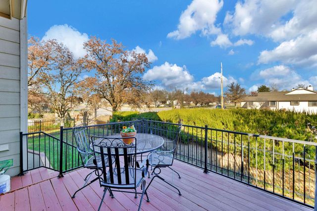 12610 E Bradford Cir, Wichita, KS 67206