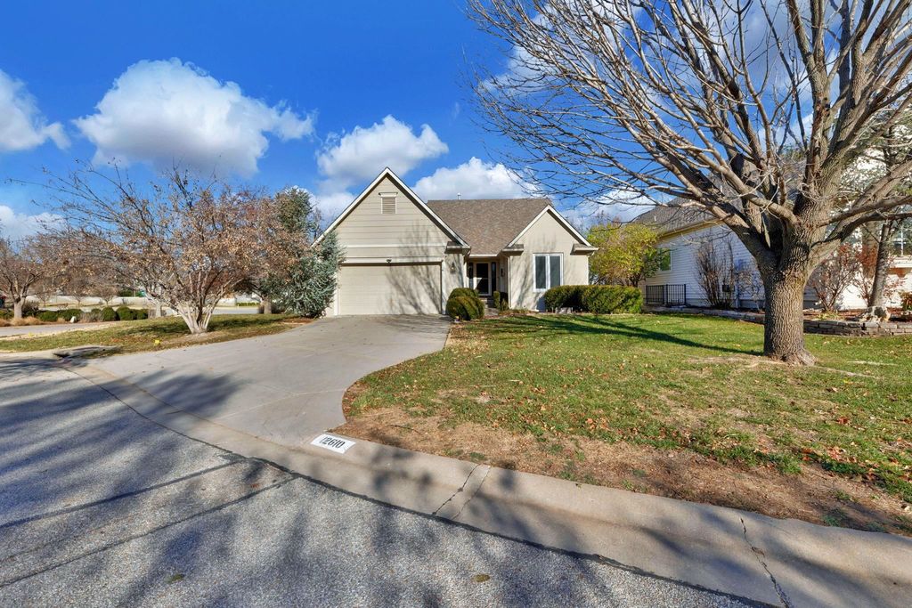 12610 E Bradford Cir, Wichita, KS 67206