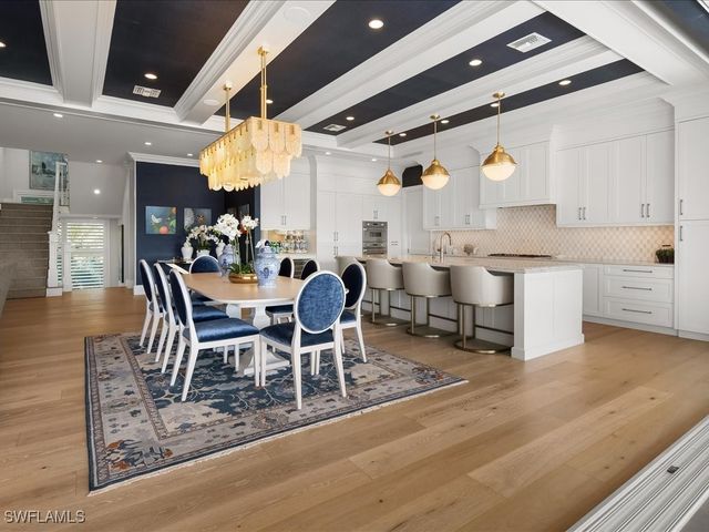 360 Heron AVE, Naples, FL 34108