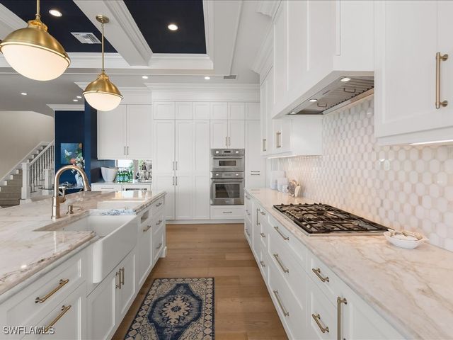 360 Heron AVE, Naples, FL 34108