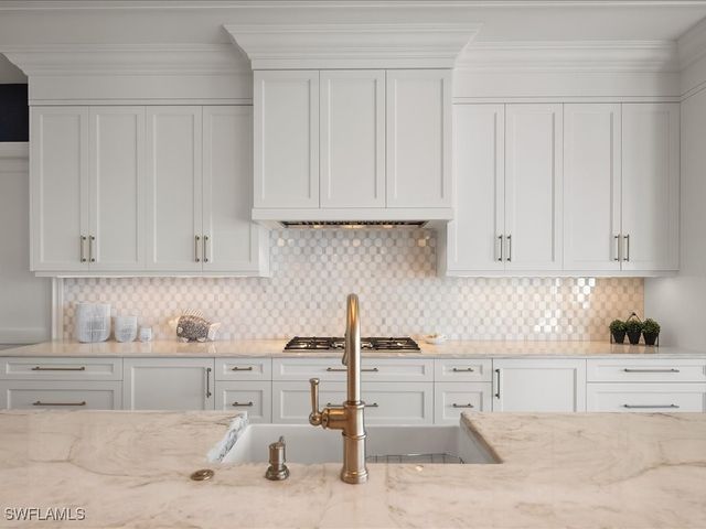 360 Heron AVE, Naples, FL 34108