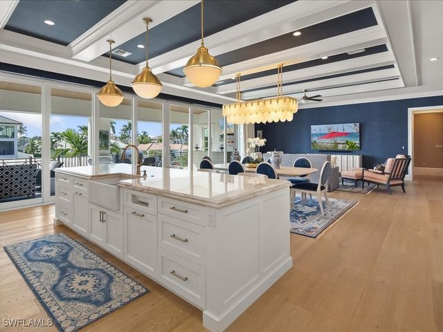 360 Heron AVE, Naples, FL 34108