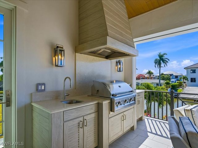 360 Heron AVE, Naples, FL 34108