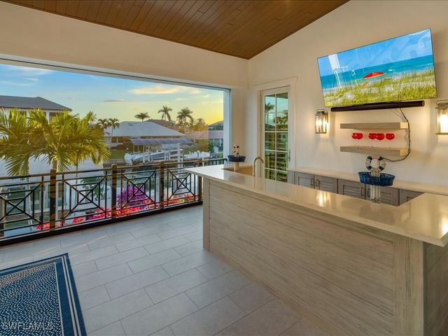 360 Heron AVE, Naples, FL 34108