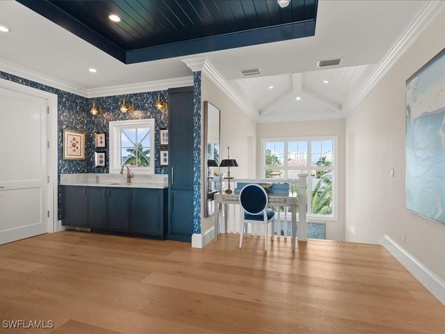 360 Heron AVE, Naples, FL 34108