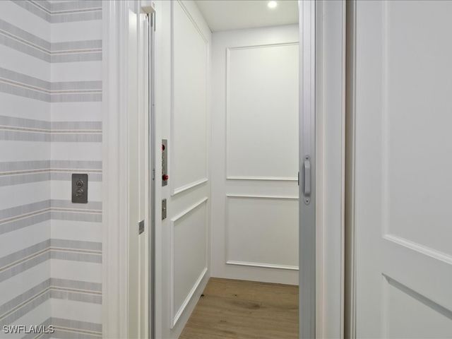 360 Heron AVE, Naples, FL 34108