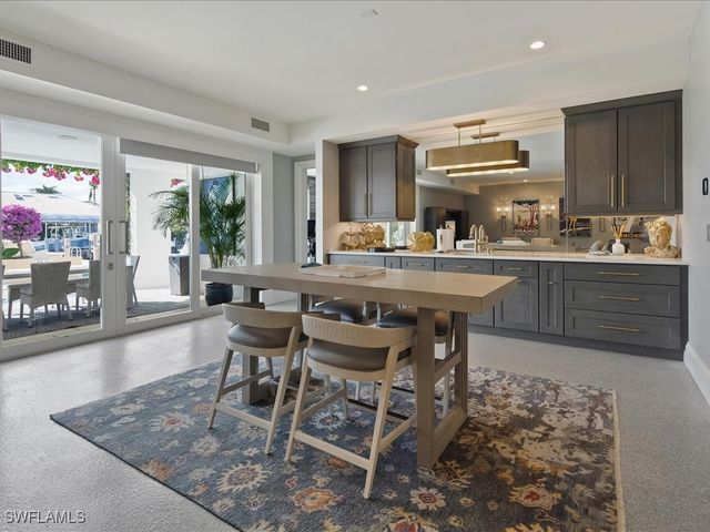 360 Heron AVE, Naples, FL 34108