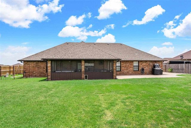 334 SW Bradford Ln, Lawton, OK 73505