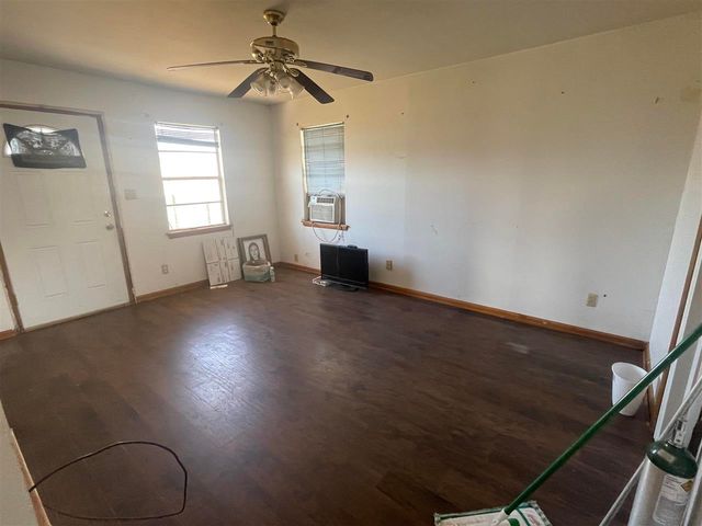 210 S 20th St, Frederick, OK 73542